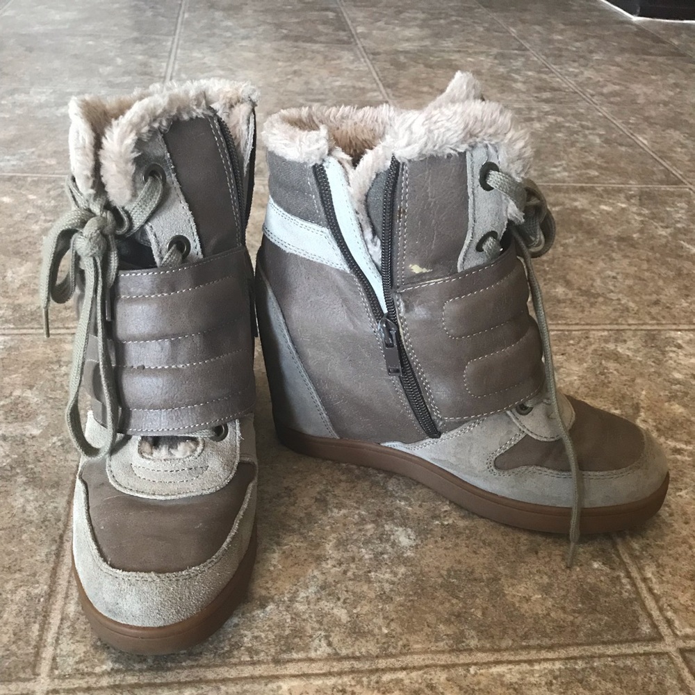 Aldo Wedge Camel Booties sz 9 (small running)